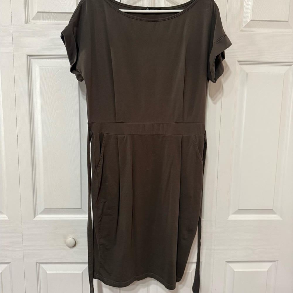 Green Midi Sheath Dress with Short Sleeves